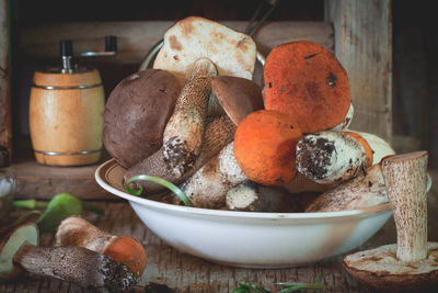 Close-up of mushrooms in bowl on table