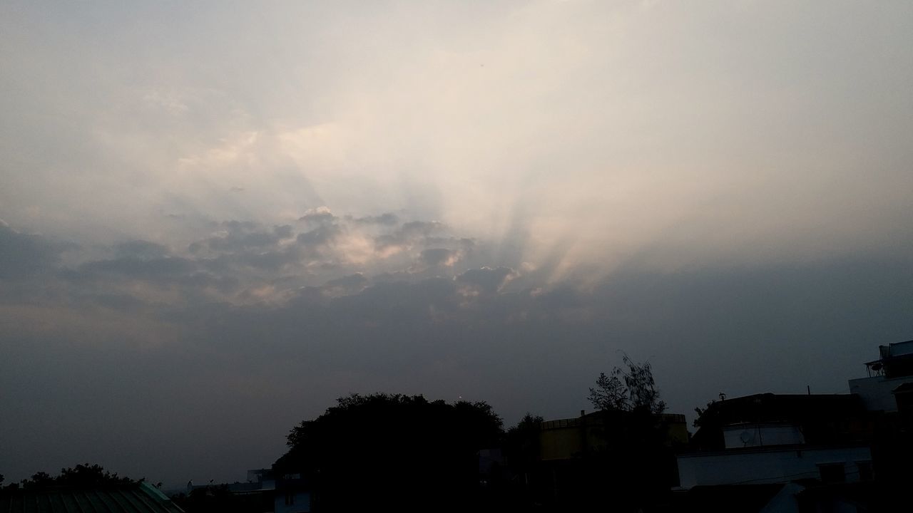 LOW ANGLE VIEW OF SILHOUETTE BUILDINGS AGAINST SKY DURING SUNSET