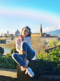 Full length of young woman with florence cathedral in background