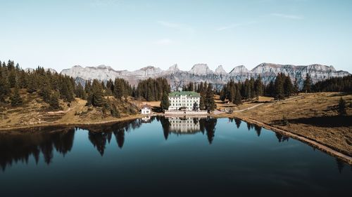 Panoramic view of lake and mountains against sky