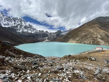 Panoramic view of lake and mountains against sky