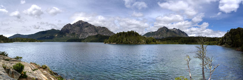 Panoramic view of lake and mountains against sky