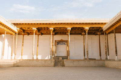 Bukhara, uzbekistan. december 2021. courtyard with columns inside the citadel