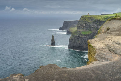 Sea stack next to obrians tower on iconic cliffs of moher, ireland