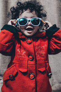 Portrait of smiling girl wearing sunglasses