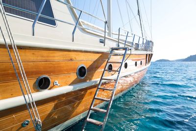 Sailboats sailing in sea against sky