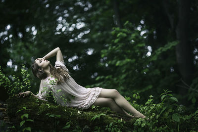 Full length of woman standing on grass