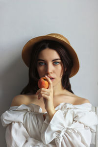 Portrait of young woman holding apple