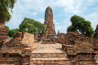 Old ruins of building against sky in ayutthaya