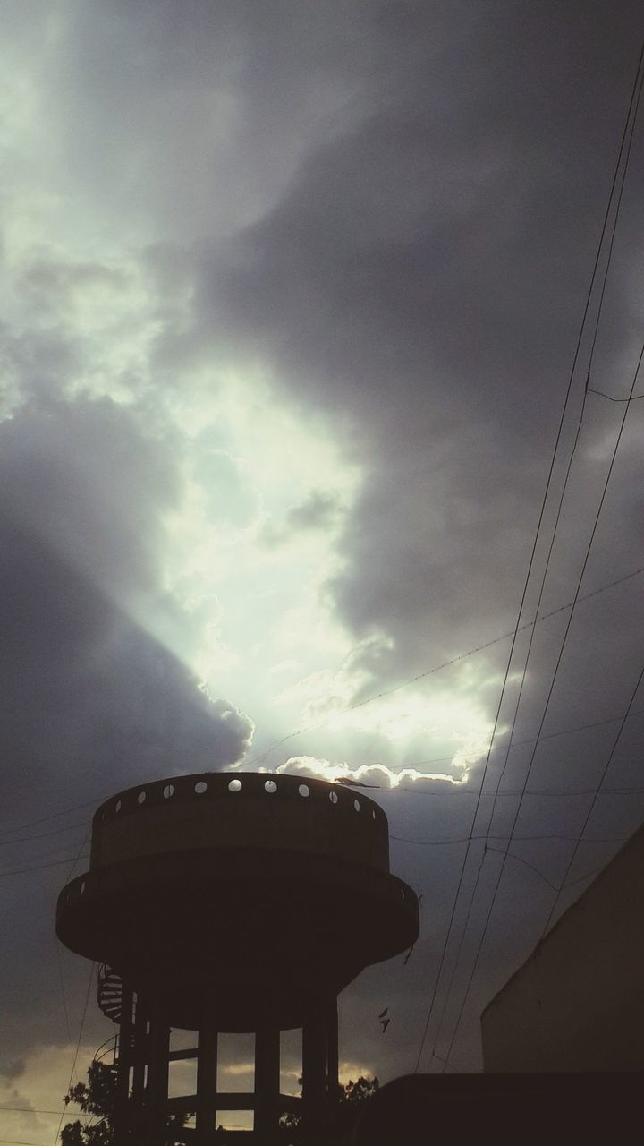 CLOSE-UP LOW ANGLE VIEW OF BUILT STRUCTURE AGAINST SKY