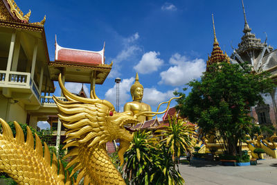 Golden dragon and buddha the largest in the world.