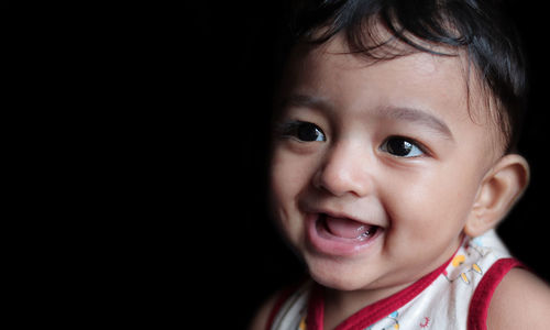 Portrait of cute girl smiling