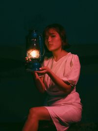 Girl with lamp / night portrait