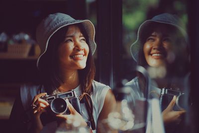 Portrait of a smiling young woman wearing hat