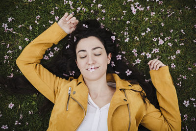 Portrait of a smiling young woman with yellow flowers