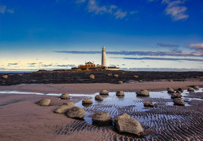 The lighthouse at whitley bay at low tide
