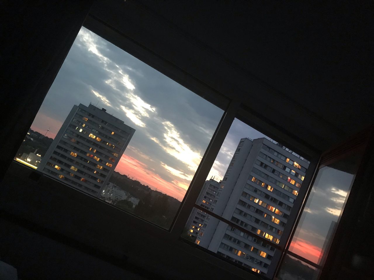 LOW ANGLE VIEW OF BUILDINGS AGAINST SKY