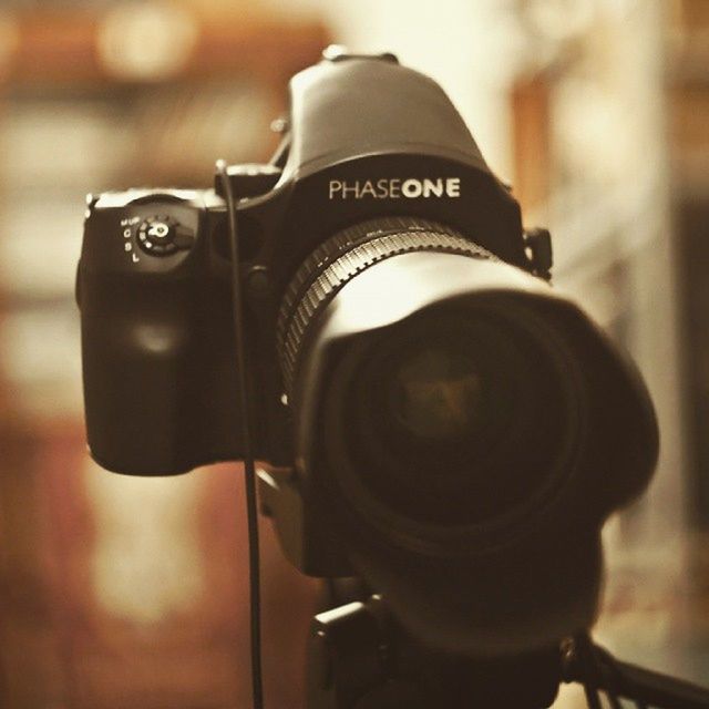 technology, photography themes, camera - photographic equipment, close-up, focus on foreground, communication, retro styled, old-fashioned, digital camera, metal, selective focus, lens - optical instrument, photographing, indoors, equipment, connection, number, machine part, music, part of