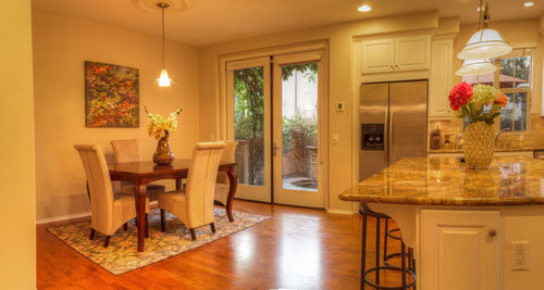 Table and chairs in room