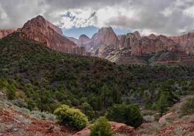 Sunshine through the clouds over nagunt mesa mountain in kolob canyons, utah, usa