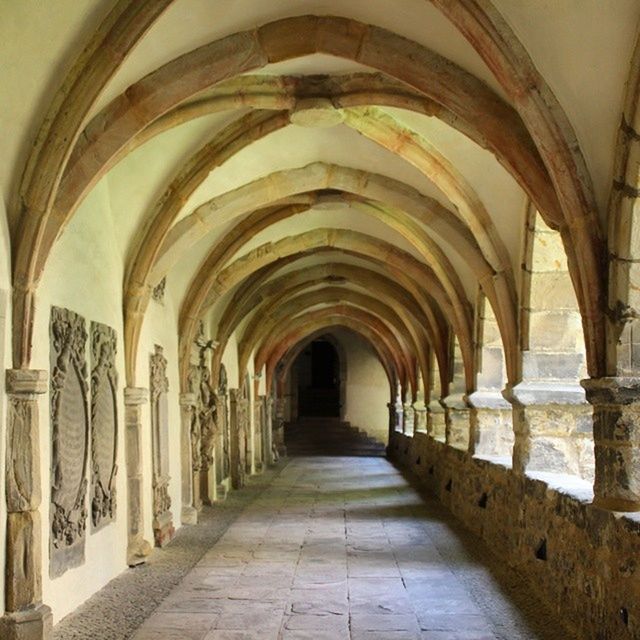 arch, architecture, built structure, indoors, the way forward, colonnade, architectural column, corridor, history, diminishing perspective, column, in a row, ceiling, archway, arched, interior, empty, vanishing point, historic, arcade