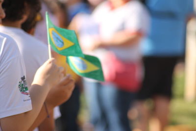 Children holding brazilian flags