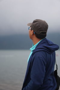 Man looking at sea against sky