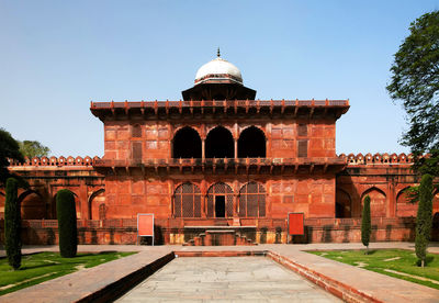 Agra fort against clear sky