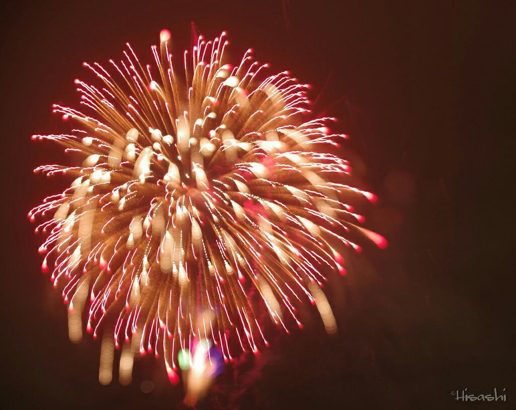 firework display, firework - man made object, celebration, exploding, sparks, glowing, night, long exposure, blurred motion, arts culture and entertainment, no people, motion, illuminated, sparkler, firework, outdoors, sky, close-up