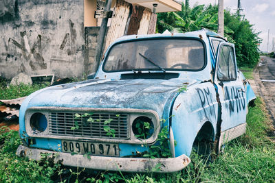 Old abandoned car