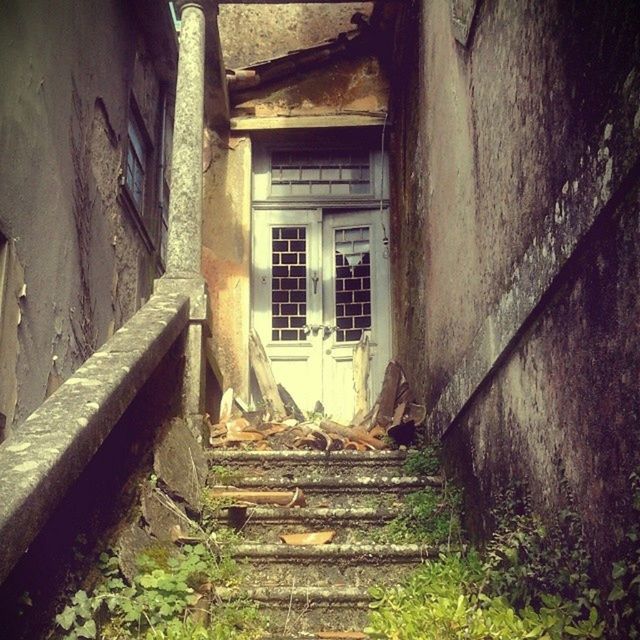 architecture, abandoned, built structure, indoors, steps, old, the way forward, obsolete, run-down, deterioration, damaged, staircase, steps and staircases, house, building, weathered, bad condition, building exterior, narrow, wall - building feature