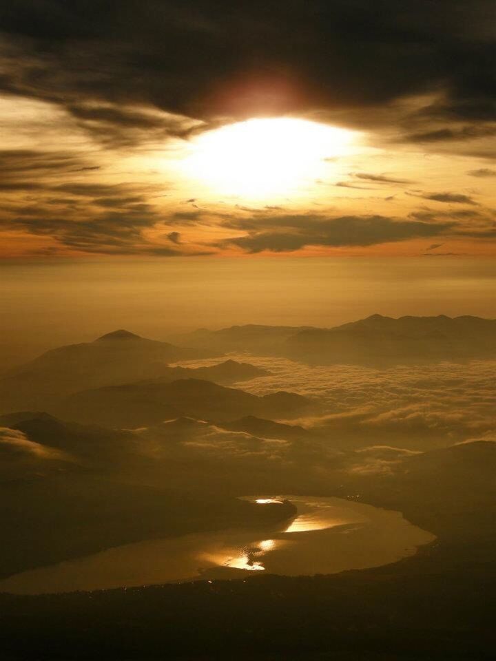 sunset, sun, scenics, beauty in nature, tranquil scene, sky, tranquility, water, flying, sea, nature, orange color, idyllic, cloud - sky, bird, silhouette, sunlight, reflection, sunbeam, cloud