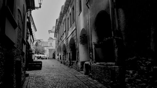 Narrow alley amidst buildings in city