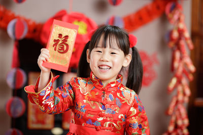 Chinese young girl traditional dressing up with a  red envelope