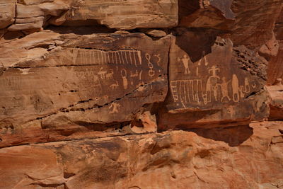 Full frame shot of rock formation petroglyphs 