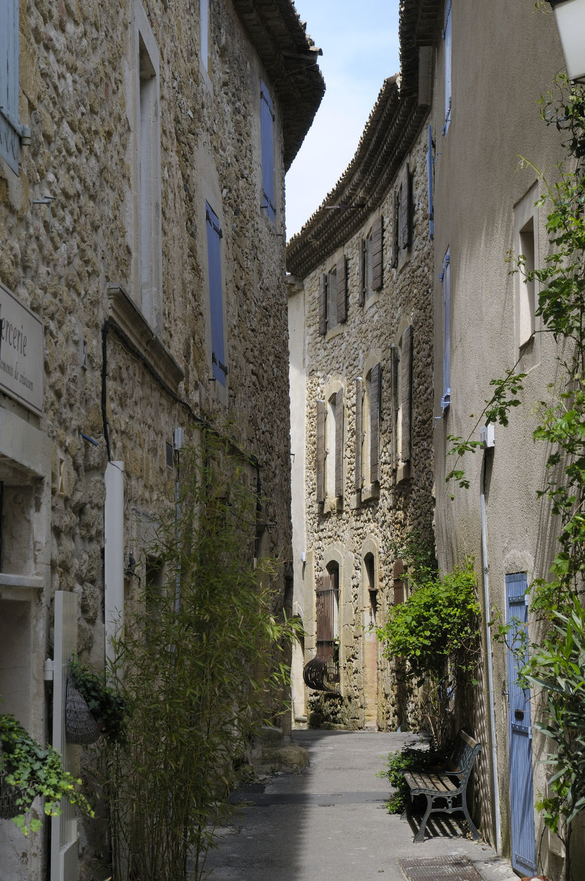 NARROW STREET BETWEEN BUILDINGS