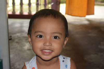 Portrait of cute girl smiling