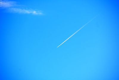 Low angle view of vapor trail in sky