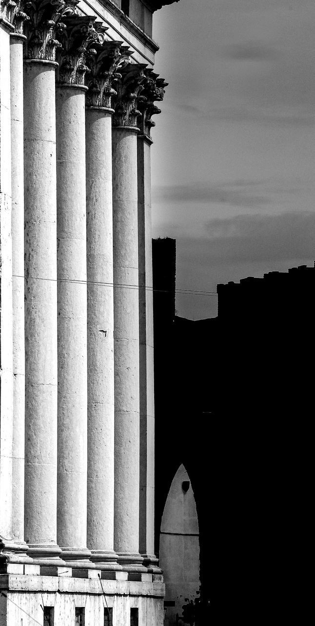 LOW ANGLE VIEW OF BUILDINGS AGAINST SKY