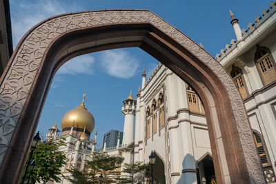 Gate of sultan mosque masjid against blue sky in kampong glam district, bugis, singapore.