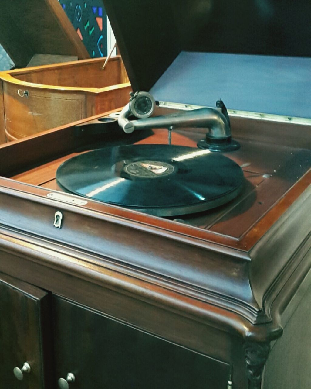 old-fashioned, indoors, no people, technology, close-up, record player needle, day