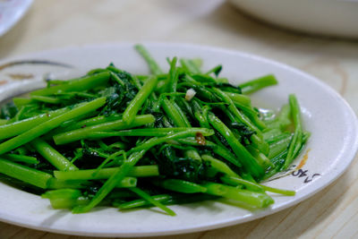 Close-up of green beans in plate on table