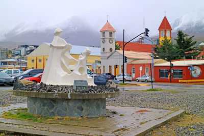 Statue against sky
