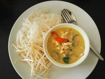 Green curry with rice noodle , thai style