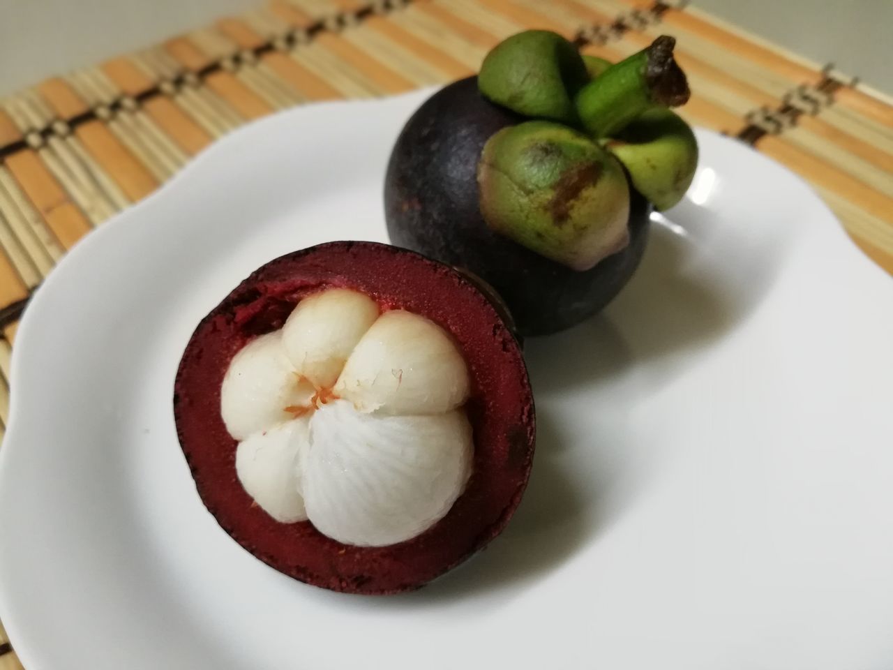 HIGH ANGLE VIEW OF FRESH FRUITS ON TABLE