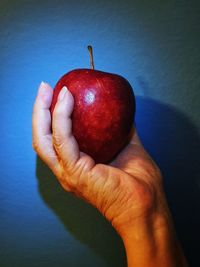 Close-up of hand holding apple