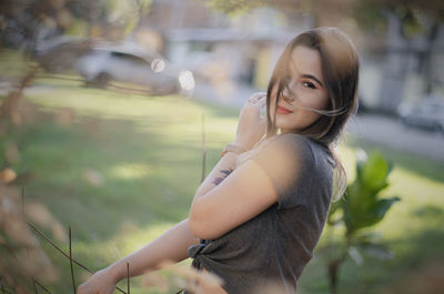 Portrait of a smiling young woman outdoors