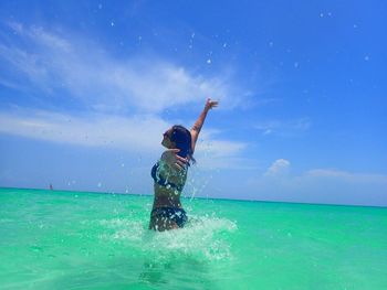 Women in the sea 