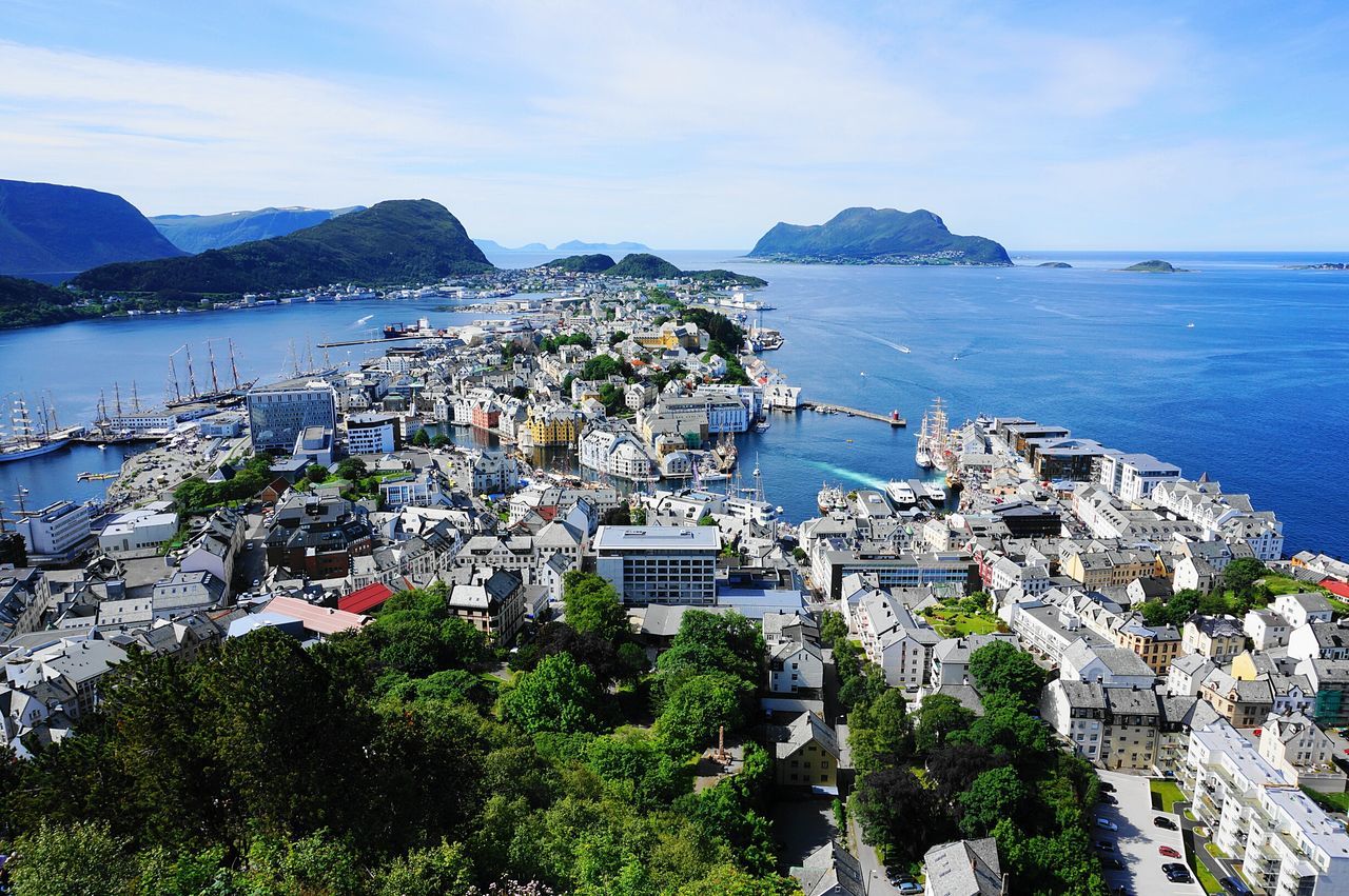 VIEW OF TOWN BY SEA AGAINST SKY