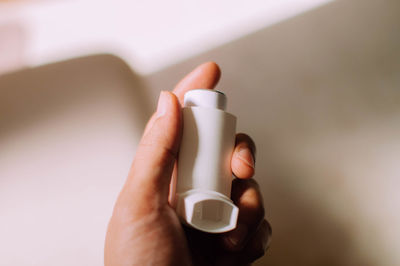 Close-up of hand holding coffee cup